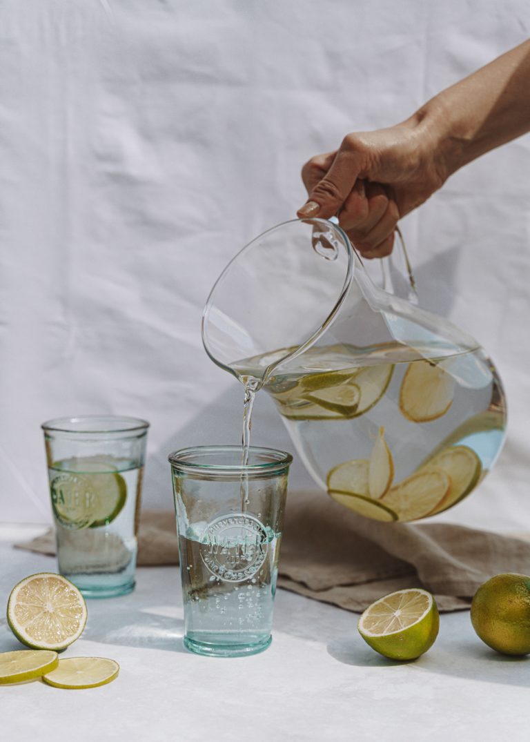 Água com Limão: Benefícios Surpreendentes e Como Preparar Passo a Passo